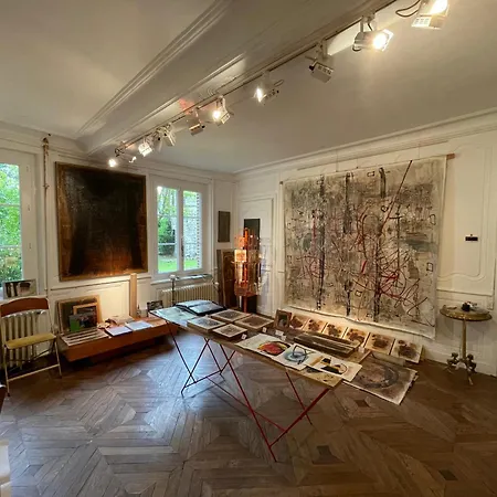 Проживание в семье Chez Rejine Artiste Peintre Et Photographe