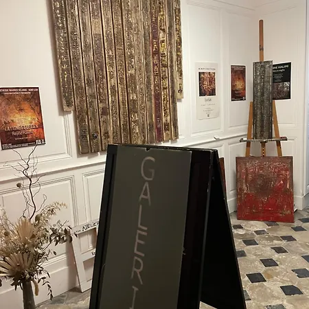 Проживание в семье Chez Rejine Artiste Peintre Et Photographe *